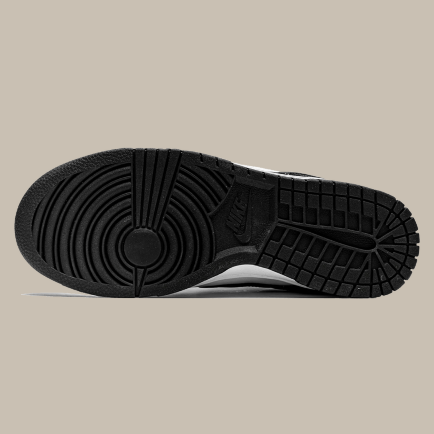 AccidentalFashionIcon_Dunk_Low_WMNS_White_Black_Panda_2021_Sole