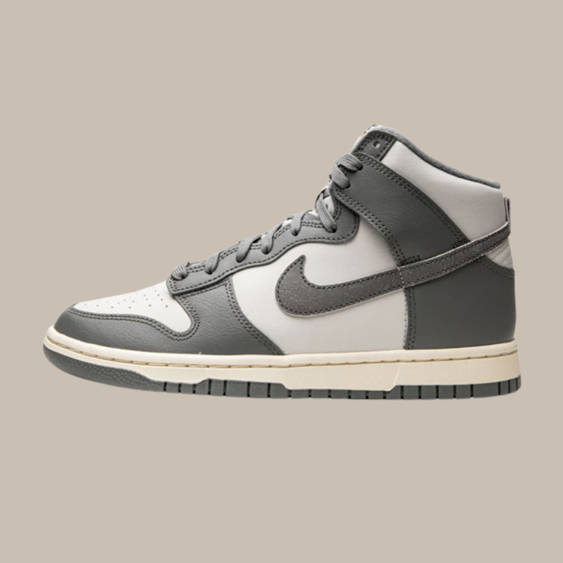 NIKE ダンクハイ ライトボーンタンブルドグレー ヴィンテージ Dunk